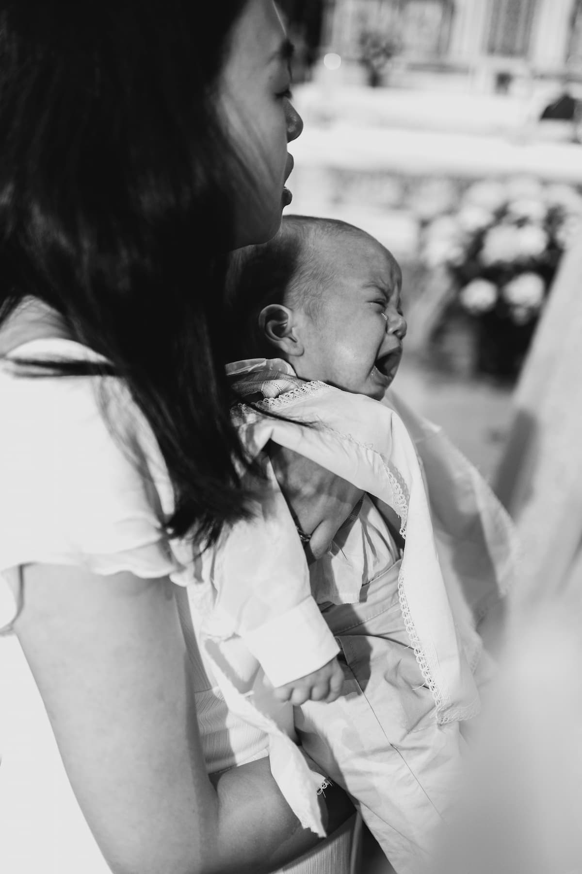 Bebe plange botez